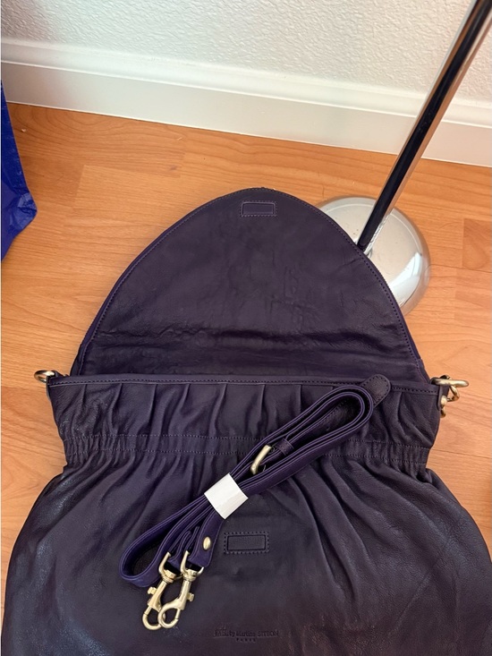 Elegant Purple Shoulder Bag with Gold Chain Handle